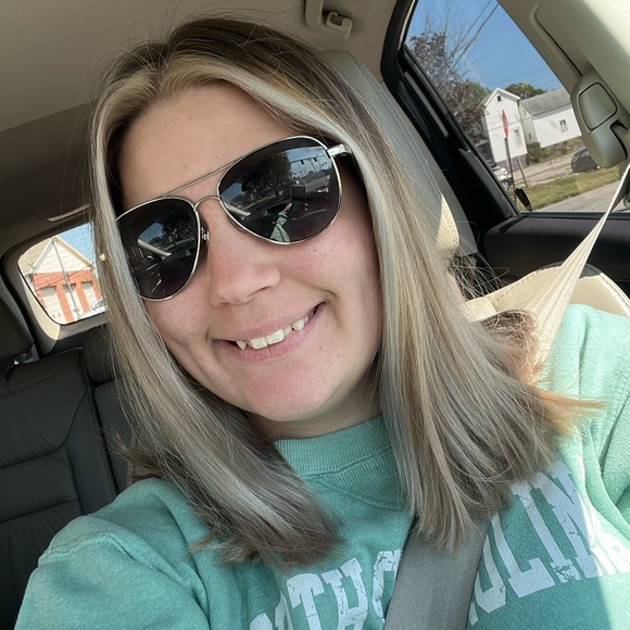 Meet your Posher, Kaedence - Picture 1 of 4